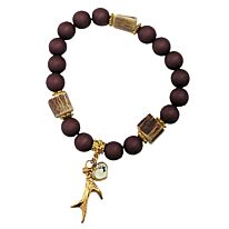 Armband aus dunkelbraunen Acrylperlen mit goldenem Anhänger „Rehgehörn“